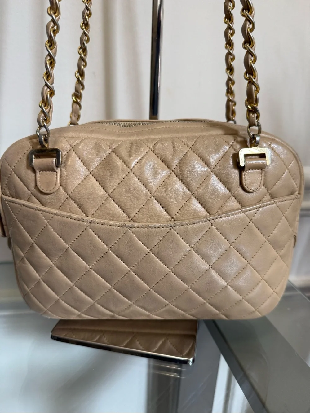 CHANEL Beige Quilted Shoulder Bag with Gold Chain